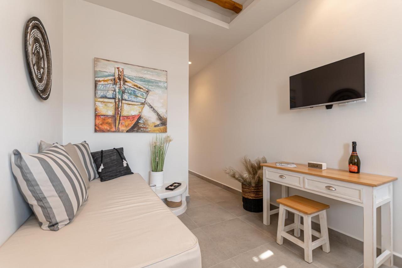 Schoinoussa Porto Dema Luxury Suites מראה חיצוני תמונה